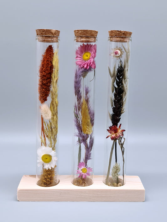 Bloemenbuisjes op houten standje βΏ